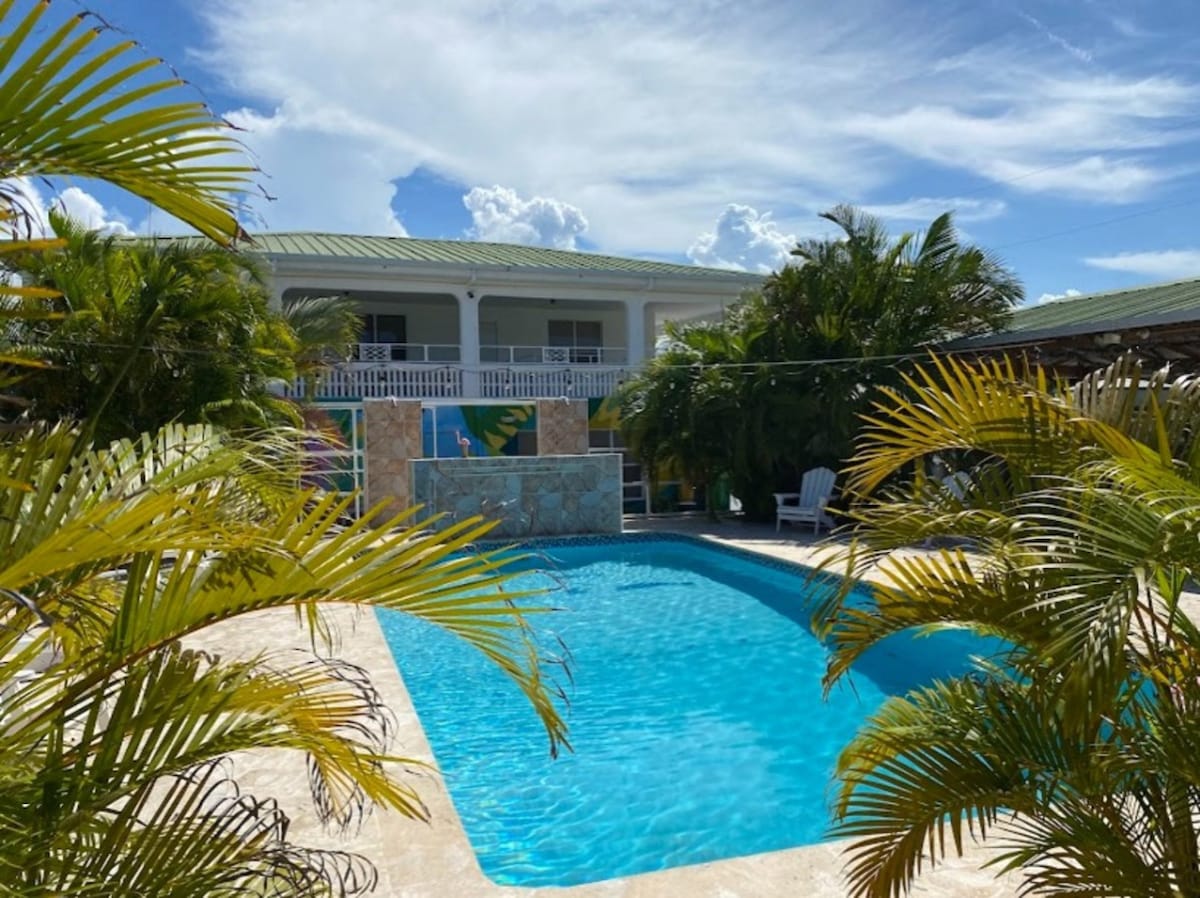 Huge Apt w/ Balcony at El Flamingo Beach Club