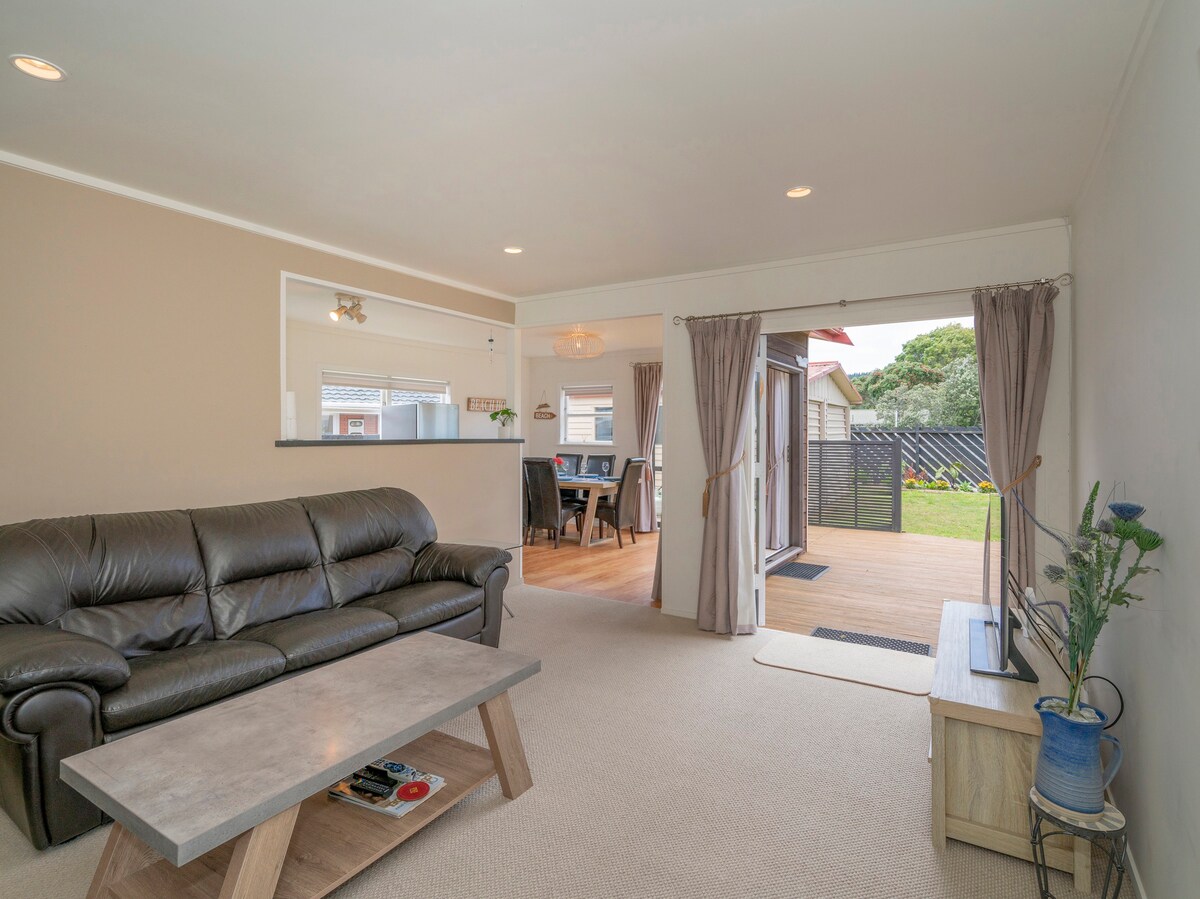 Beach House on Hetherington - Whangamata Home