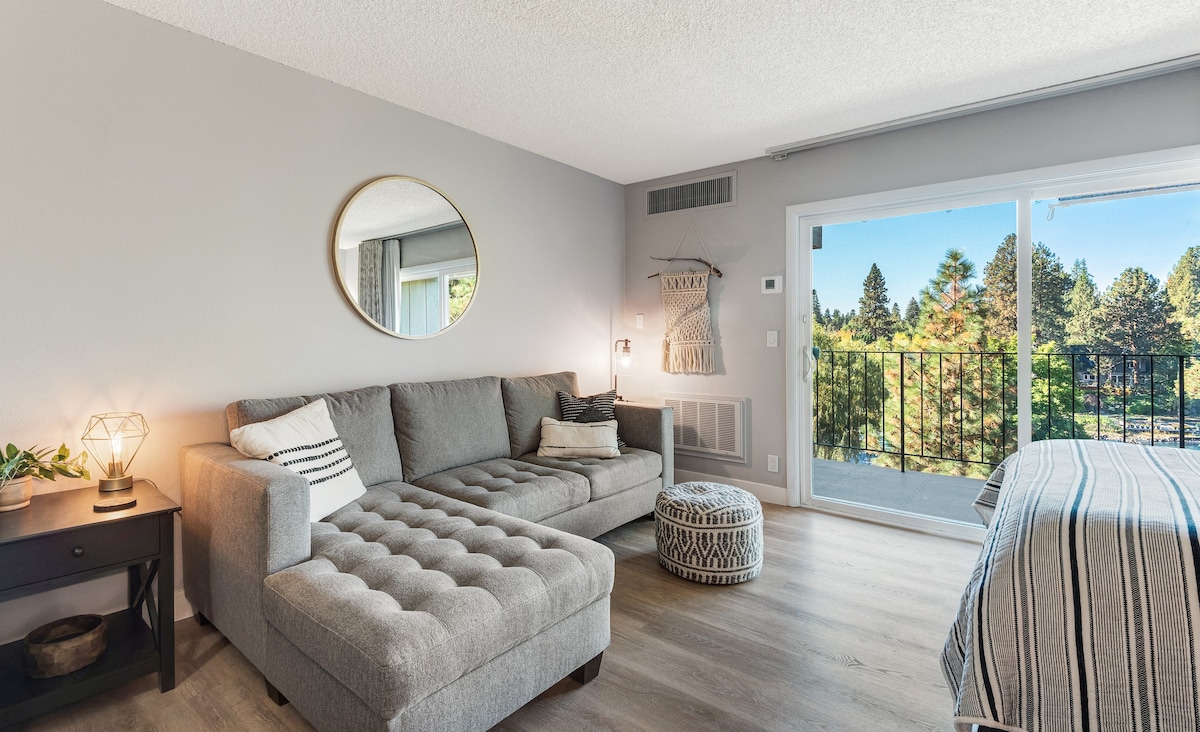 Updated Condo with Deschutes River View