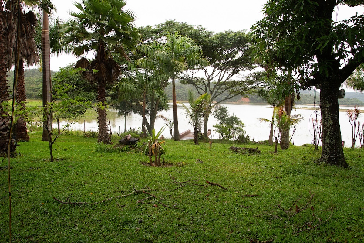 Chácara com Wi-Fi de frente à lagoa em Betim/MG