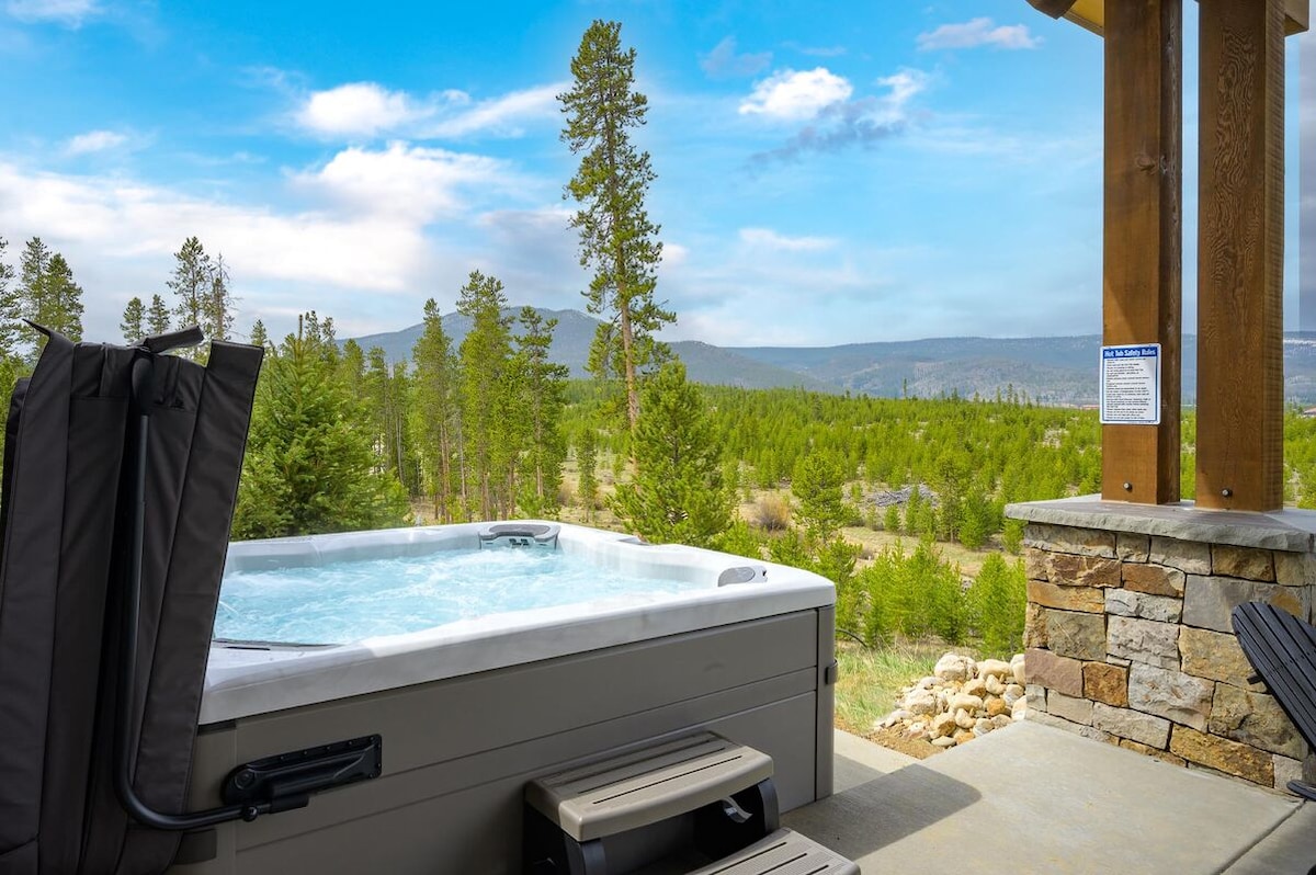 Pole Creek Lodge | Hot Tub & Fire Pit