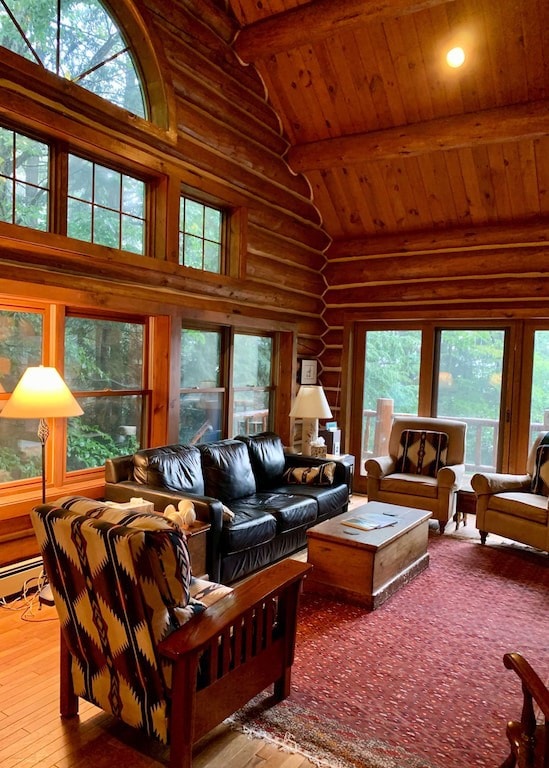 Spectacular Log Cabin at Piseco Lake