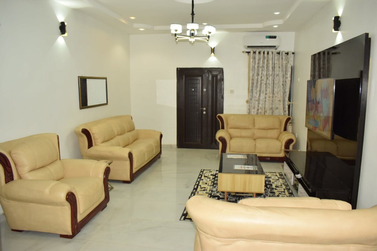 Tastefully Furnished 3 BR apartment