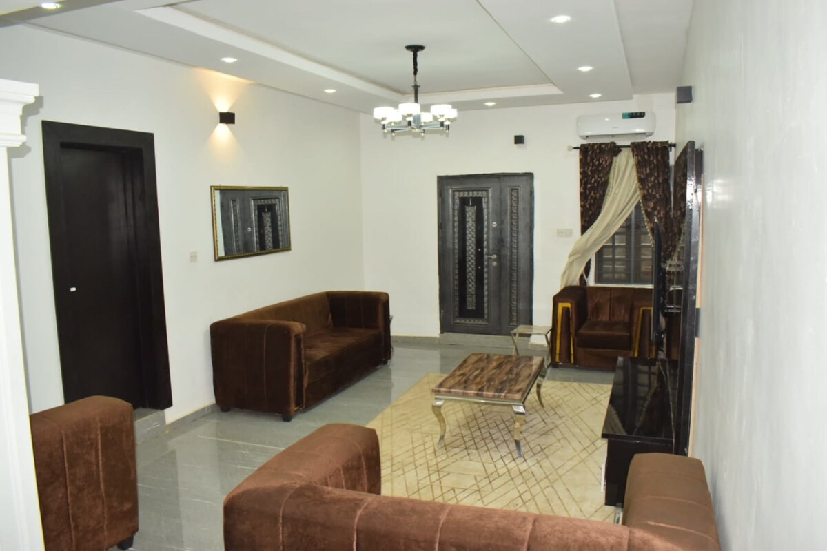 Tastefully Furnished 3 BR apartment