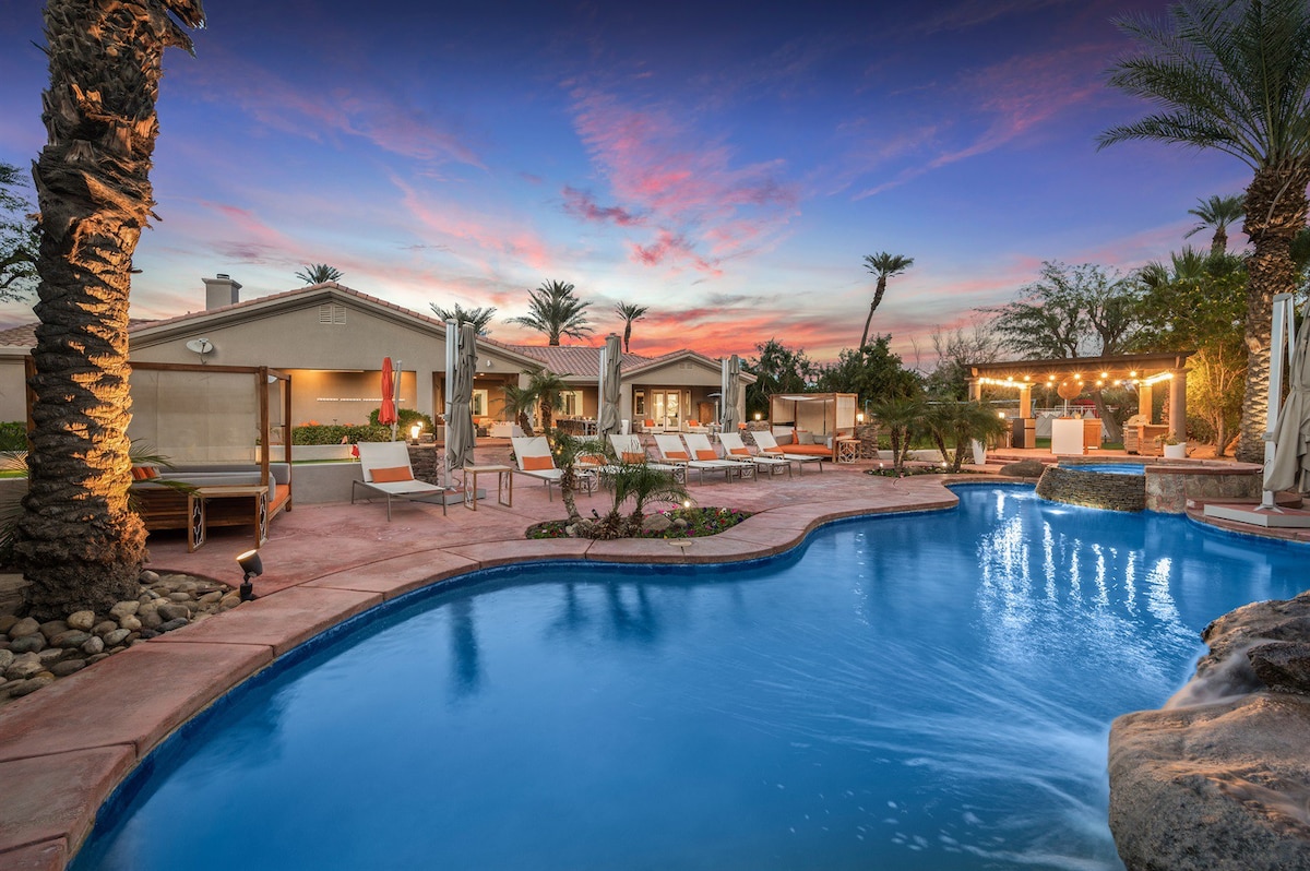 Stunning Desert Villa — 9 bedrooms! Sleeps 20