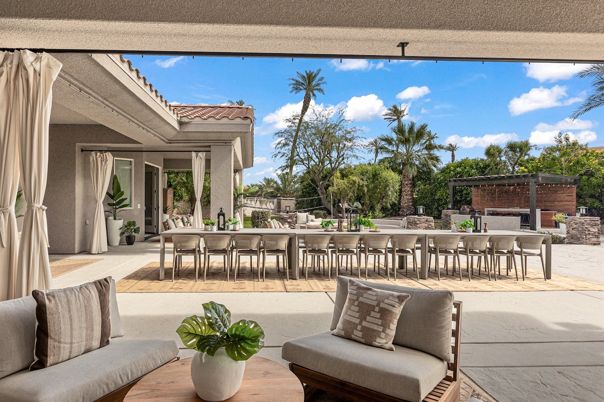 Stunning Desert Villa — 9 bedrooms! Sleeps 20
