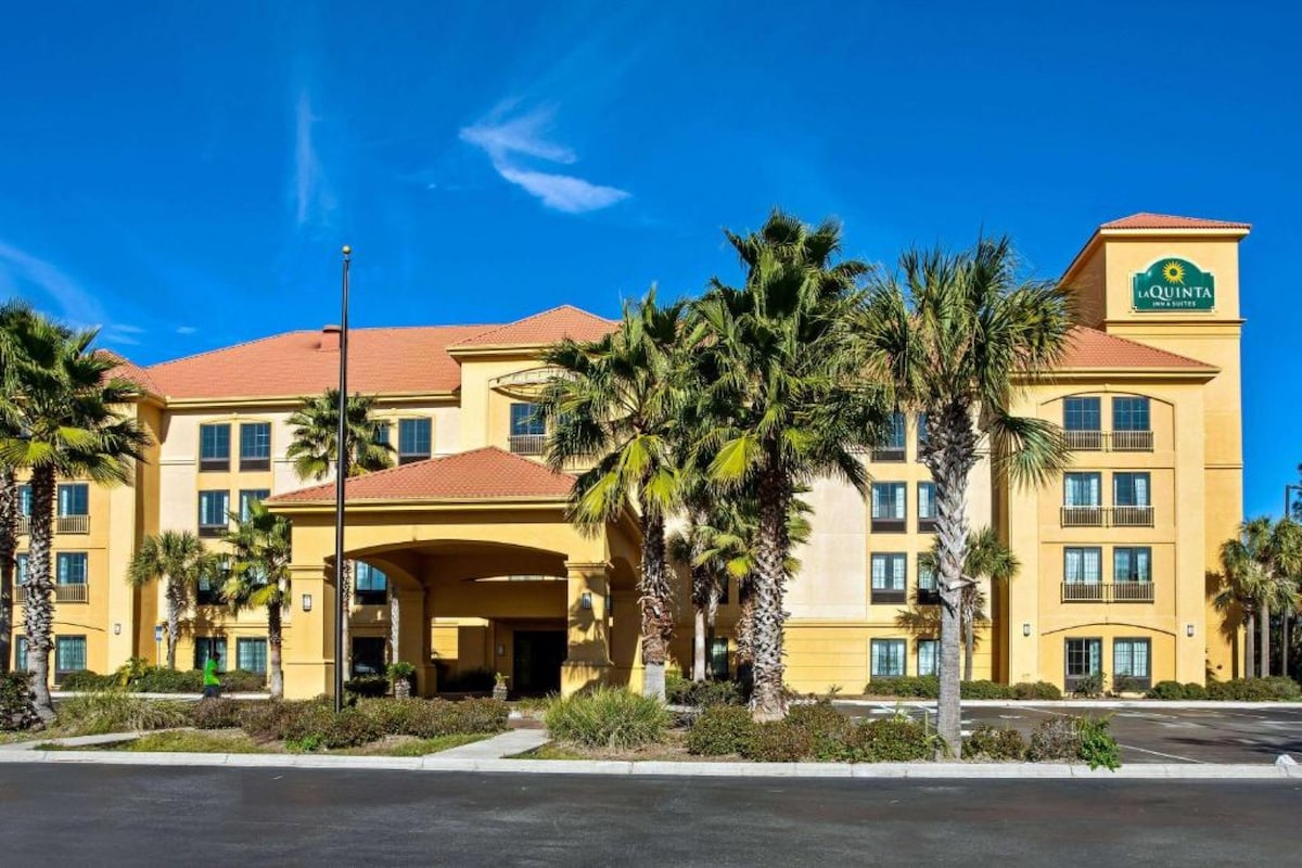 Guest Room with King Bed at La Quinta Inn & Suites