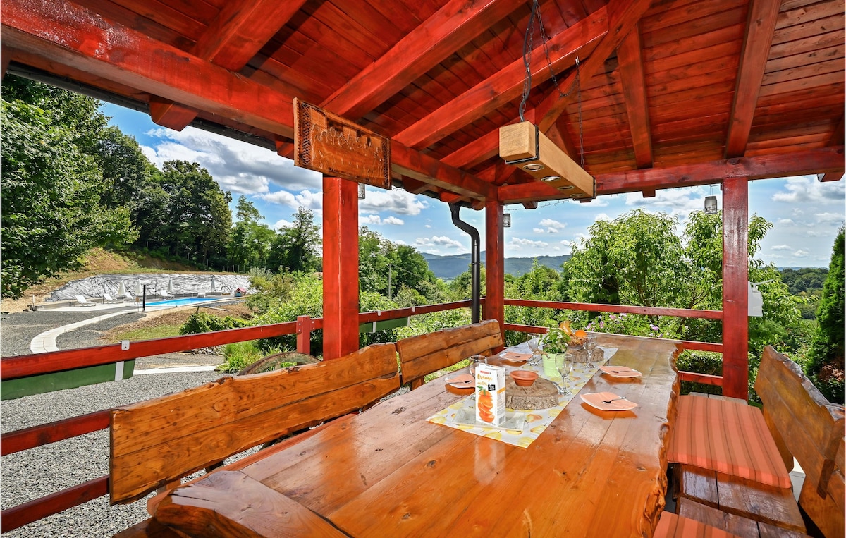 Cozy home in Martinkovec with kitchen