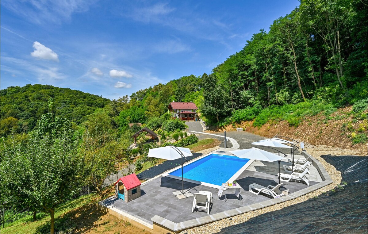 Cozy home in Martinkovec with kitchen