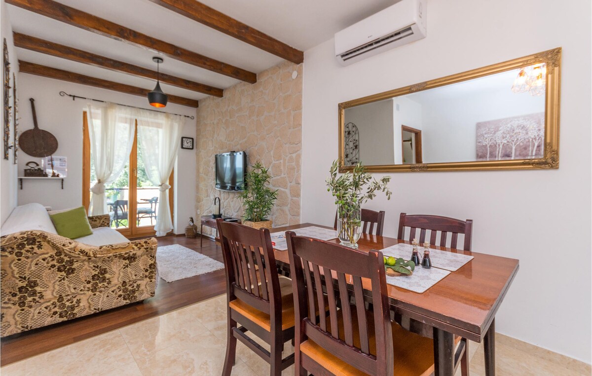 Beautiful home in Polaca with kitchen