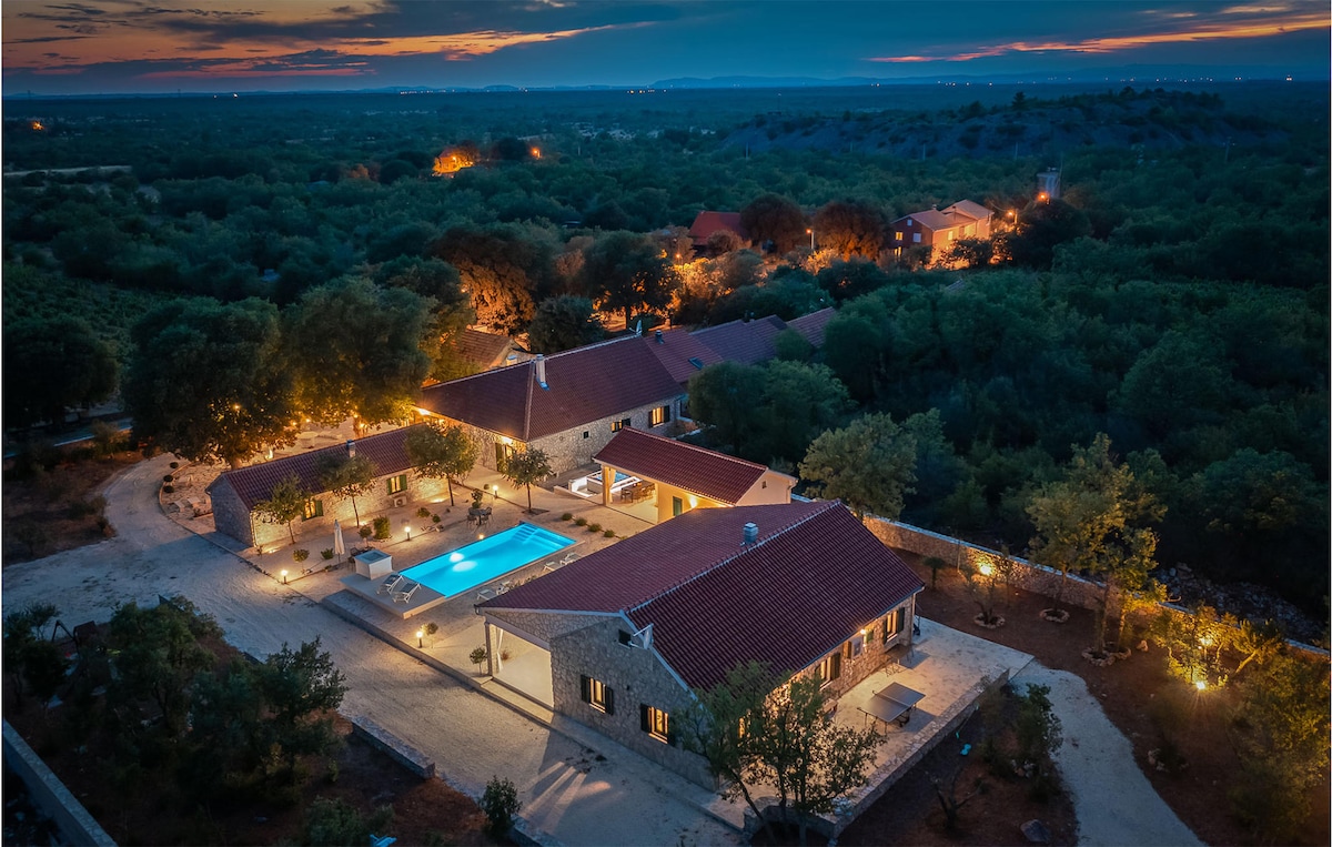 Gorgeous home in Oklaj with outdoor swimming pool