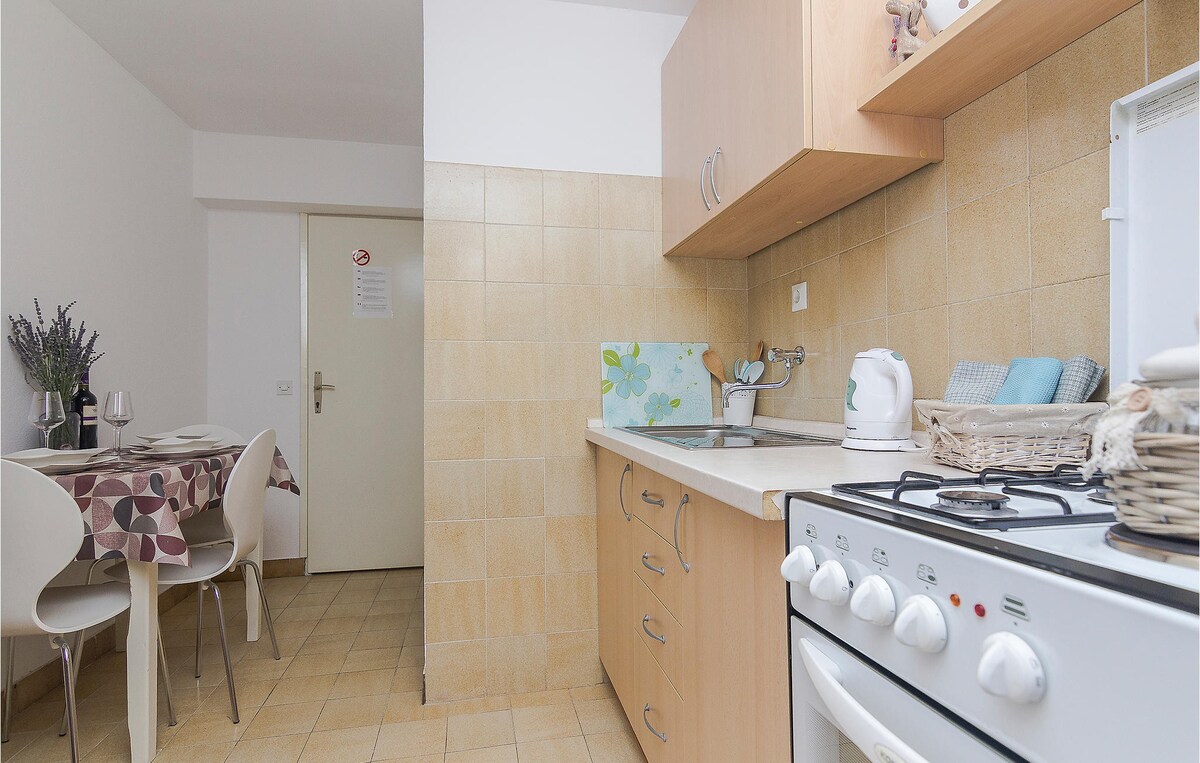 Cozy apartment in Podgora with kitchen