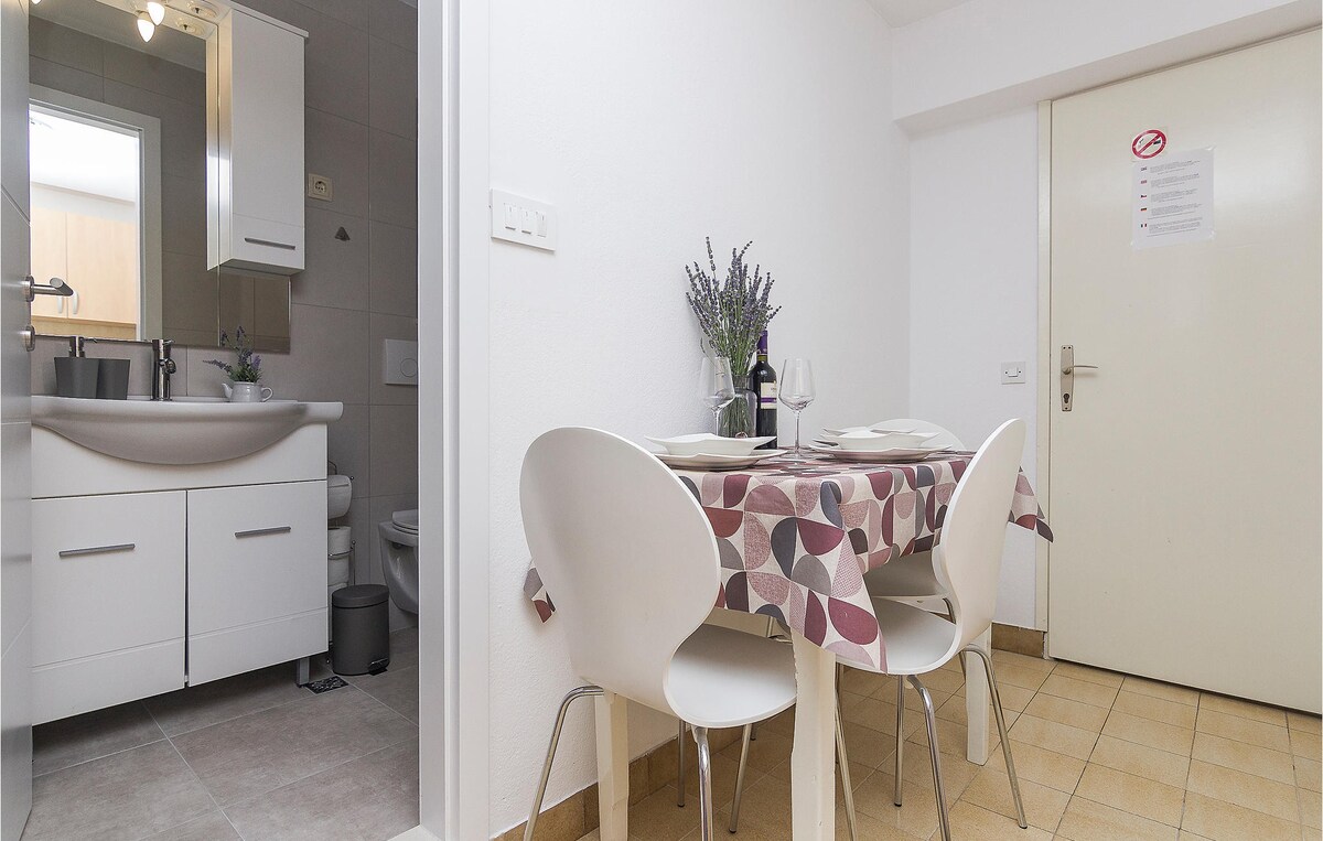 Cozy apartment in Podgora with kitchen