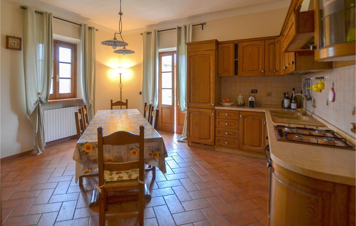 3 bedroom awesome home in Arezzo