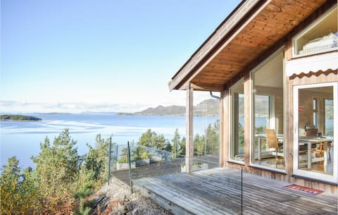 Stunning home in Jørpeland with kitchen