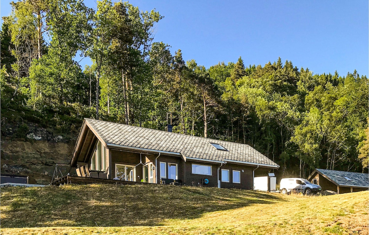 5 bedroom gorgeous home in Vikedal