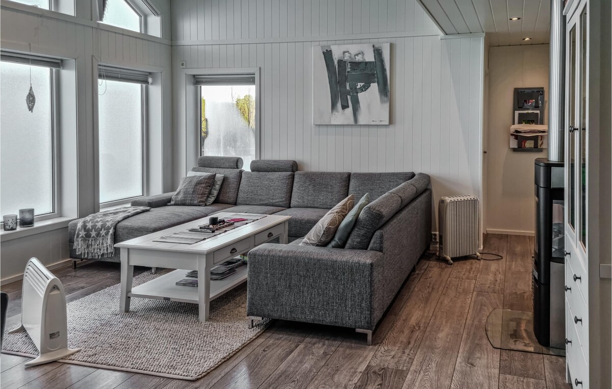 Beautiful home in Lyngdal with 4 Bedrooms