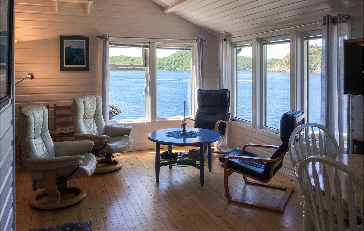 Stunning home in Farsund with WiFi