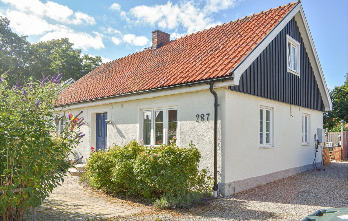 Nice home in Glemmingebro with kitchen