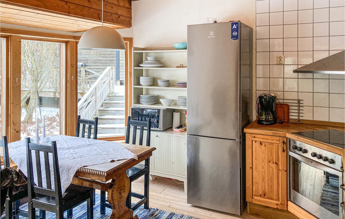 Cozy home in Ljusterö with kitchen