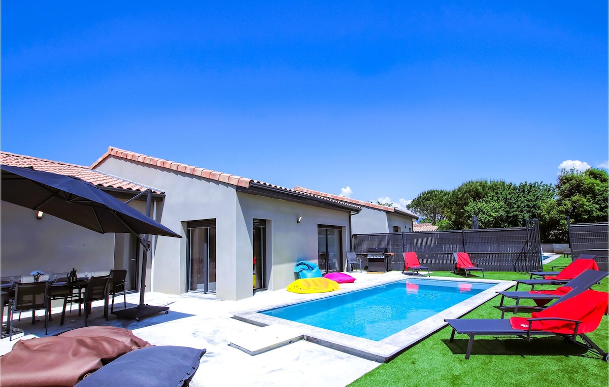 4 bedroom stunning home in Cléon d'Andran