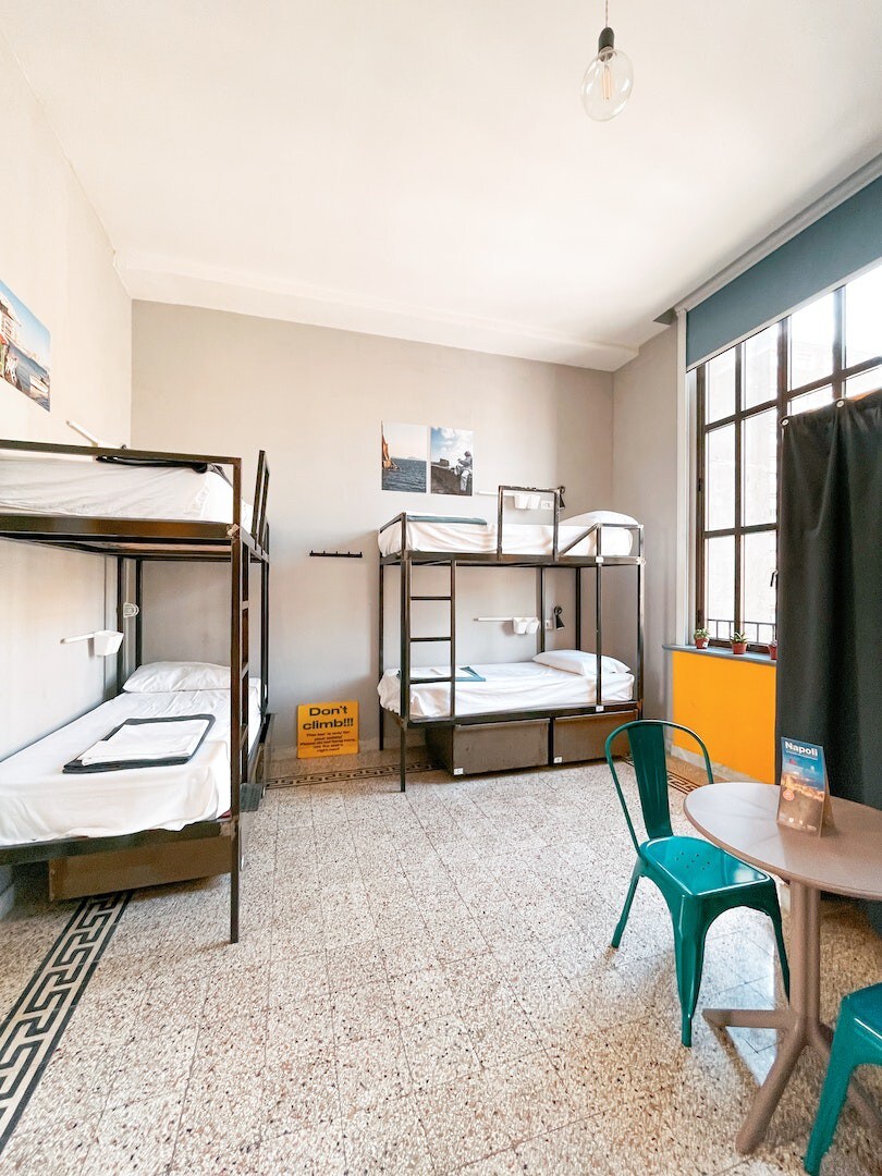 6个混合宿舍的床位-共用浴室-仅房间