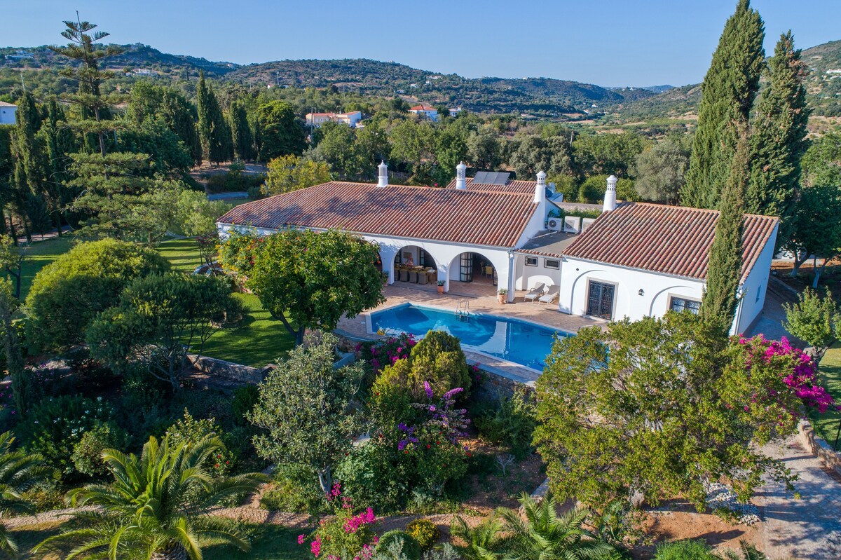 Villa dos Ciprestes by Portucasa