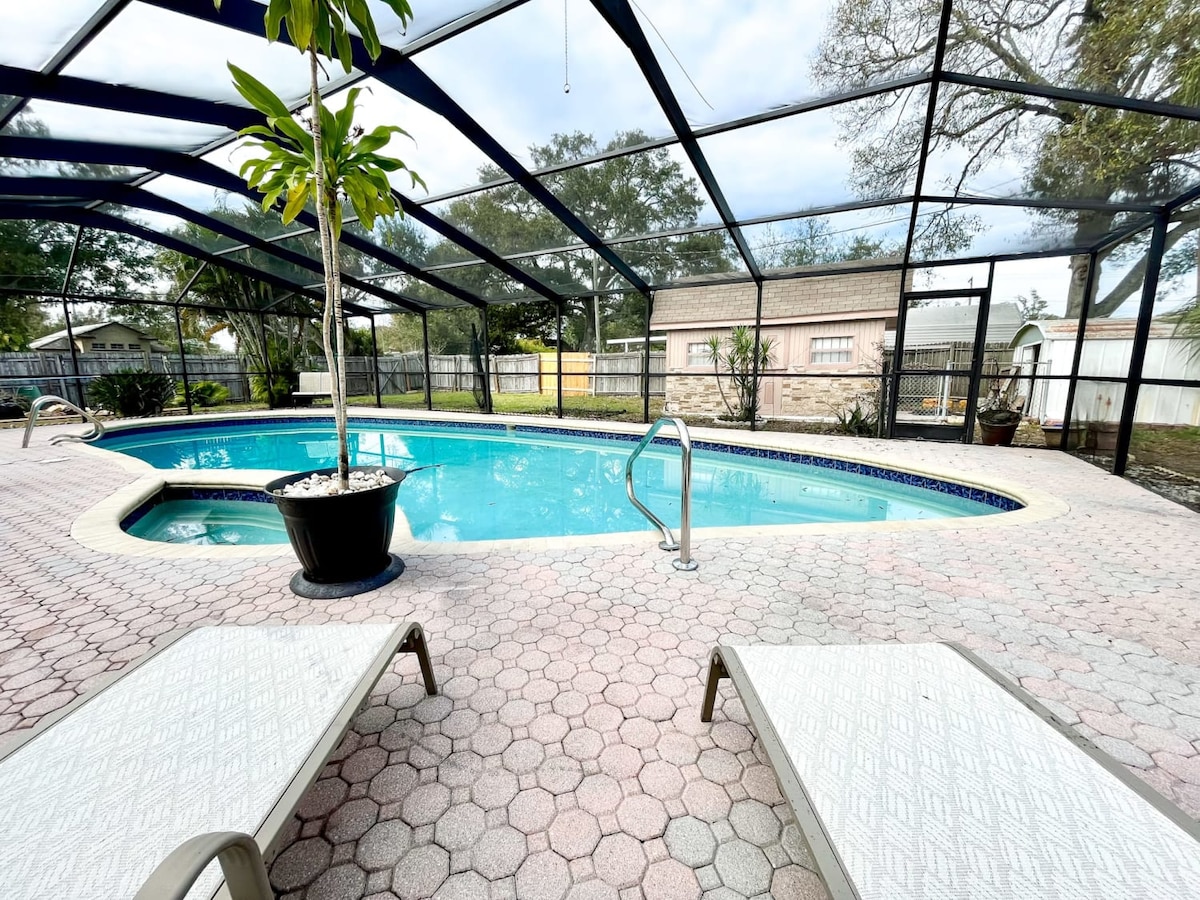 Modern Pool Home W/ Hot Tub AND Pool Table!