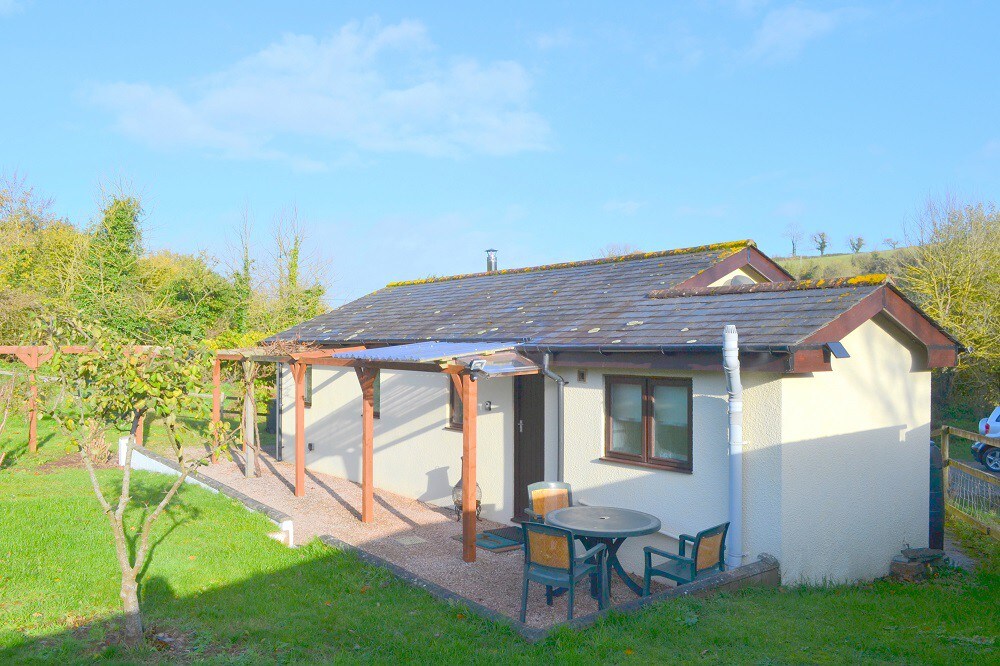 Apple Cottage, Rocombe in a beautiful rural valley