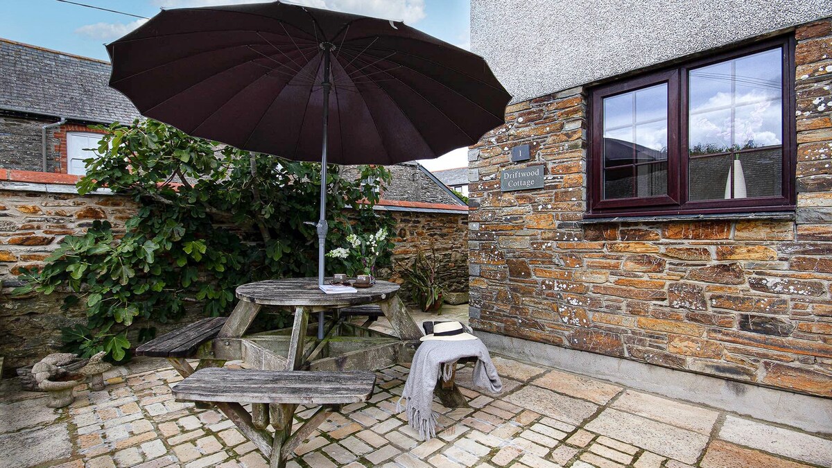 Driftwood in Crantock, dog friendly sleeps 6