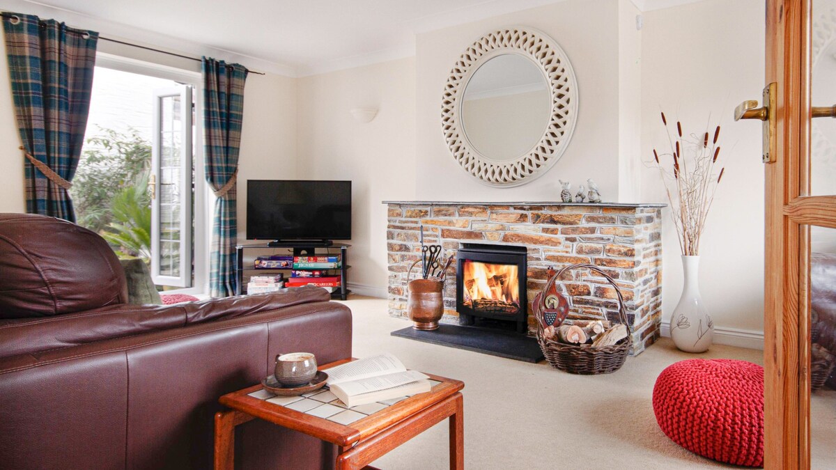 Driftwood in Crantock, dog friendly sleeps 6