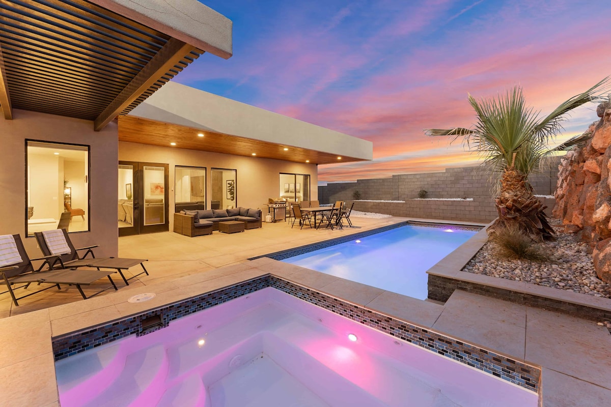 Slice of Paradise: Private Pool and Hot Tub