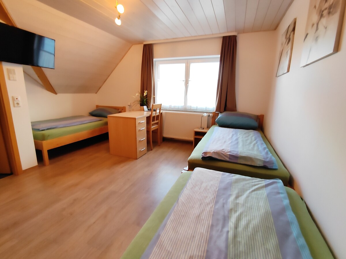 Mehrbettzimmer für 3 Gäste mit 18m² in Meckenbeuren (165004)