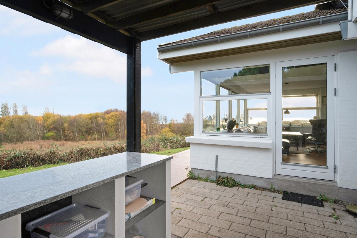 Stunning home in Ebeltoft with 4 Bedrooms and WiFi
