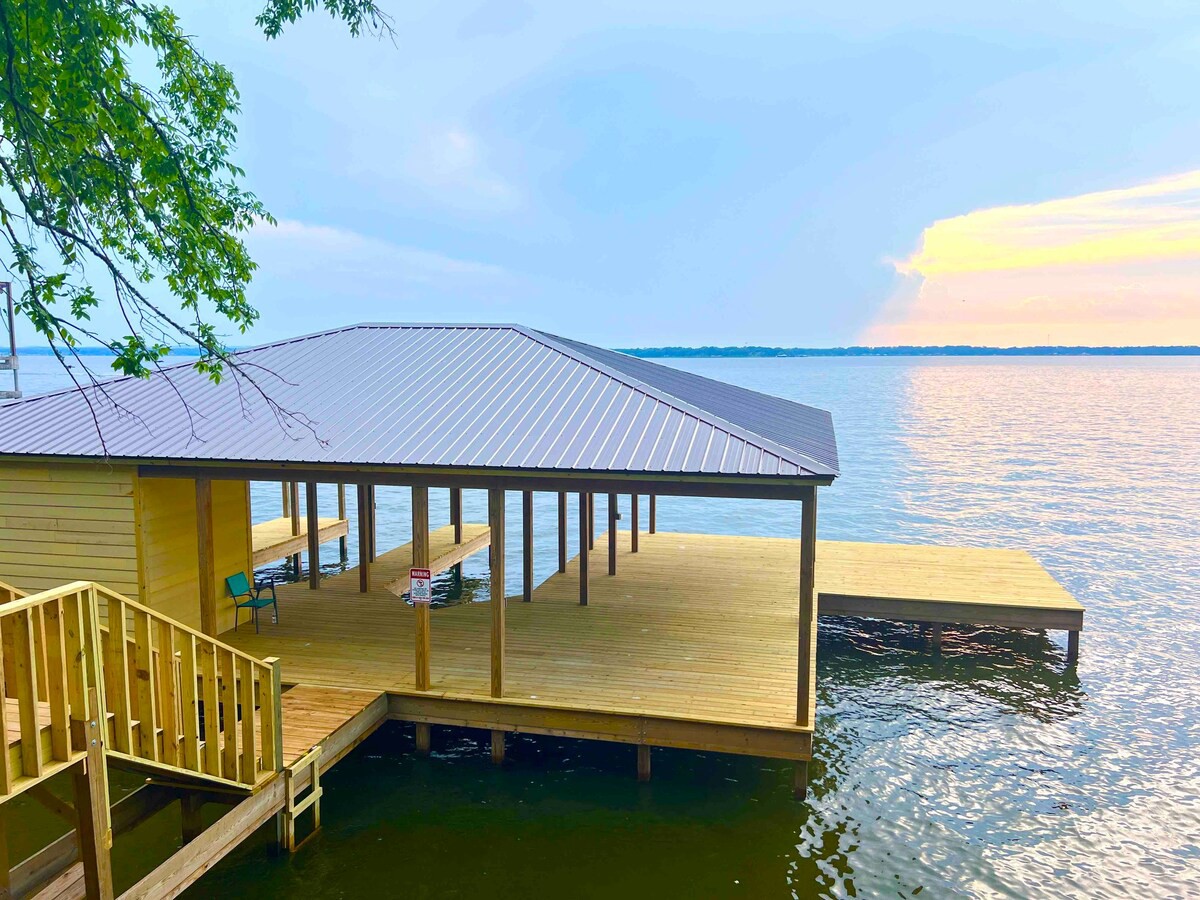 Lakefront Cabin Escape 3br:  Hot Tub & Boat Dock