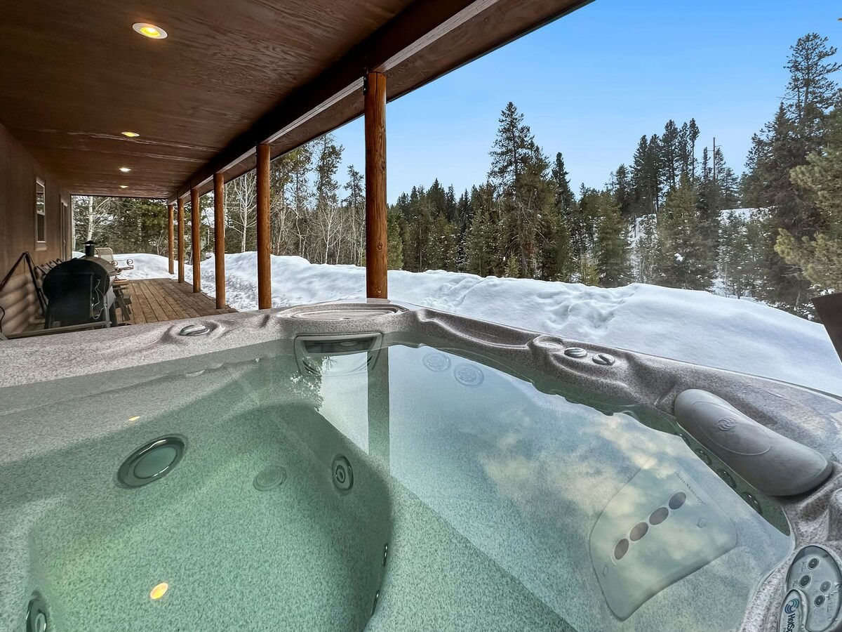 West McCall Cabin with Hot Tub
