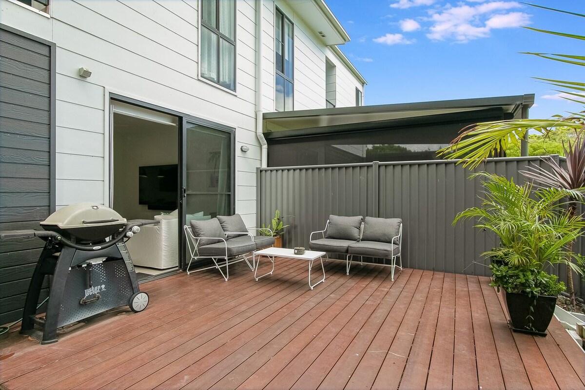 The Villa at Fraser Cove-Pet Friendly-Min 3n Stays