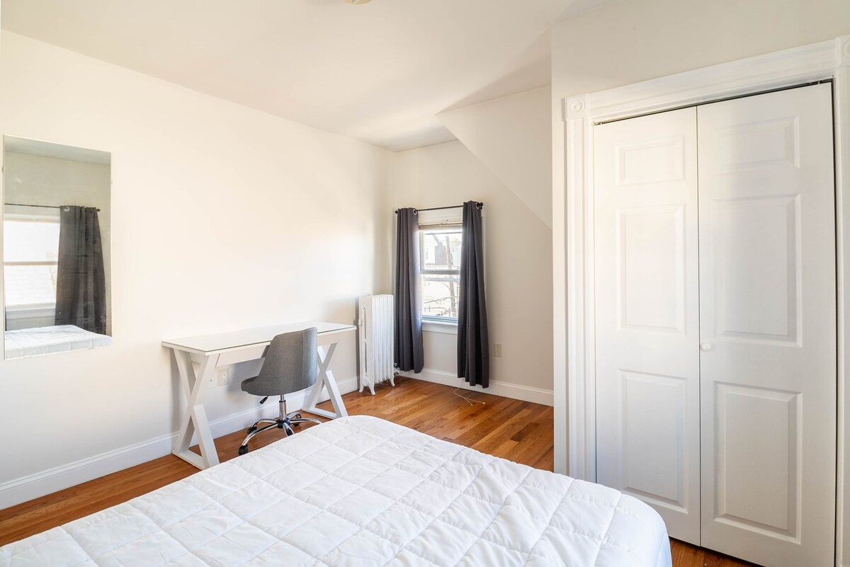 Full Bedroom E in #1517: Brighton