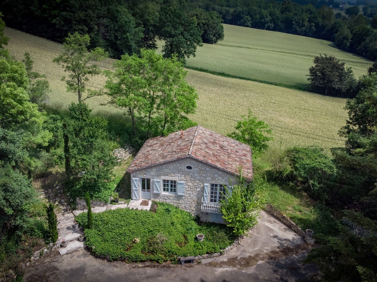 Cosy gîte with terrace and private pool