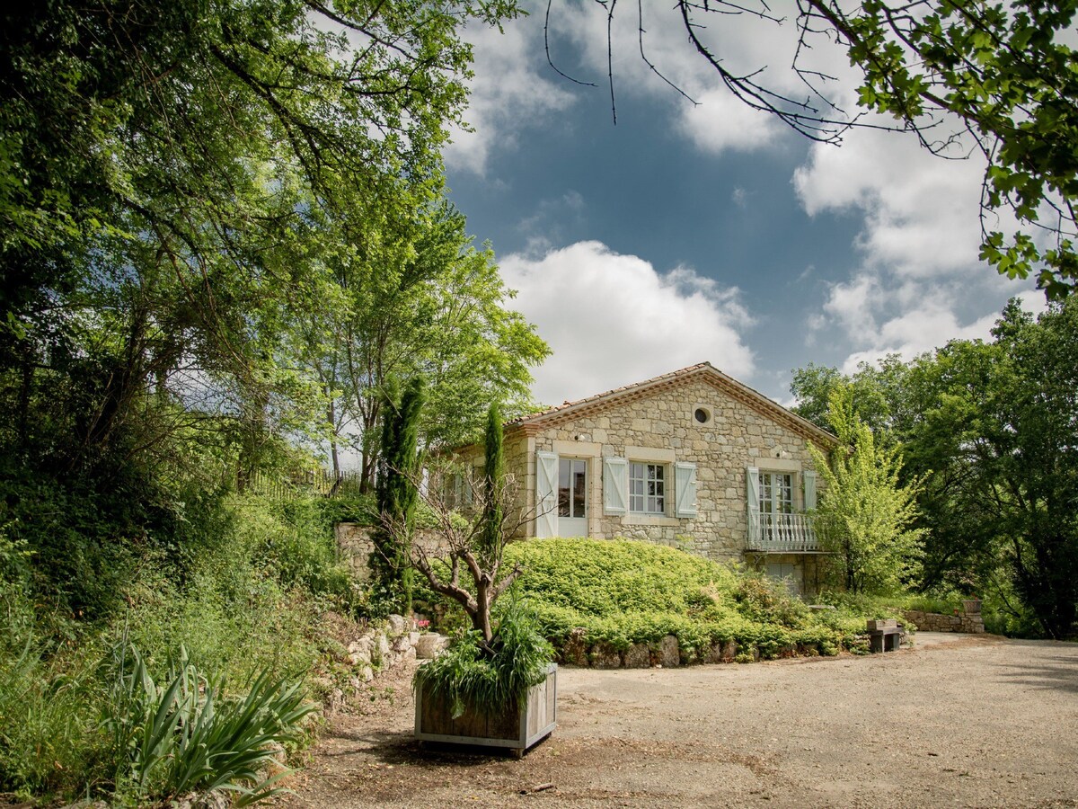 Cosy gîte with terrace and private pool