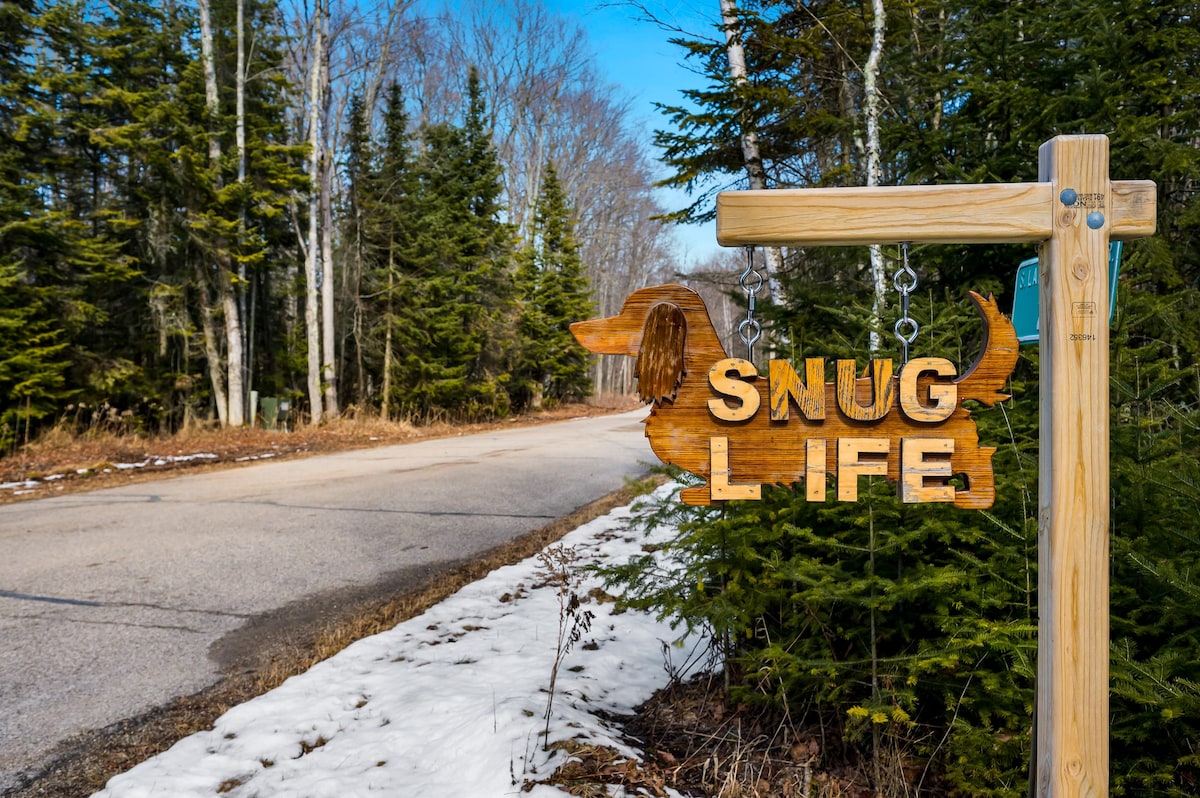 Snug Life - Sturgeon Bay Lakefront Cabin