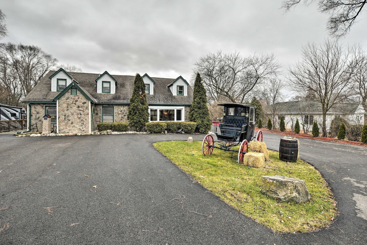 Pet-Friendly Bartlett Farmhouse w/ Deck!