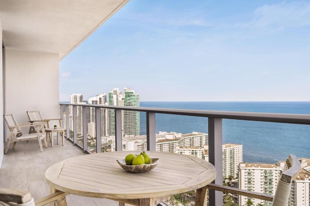 2BR Corner Oceanview/Cityview at Hyde Beach House
