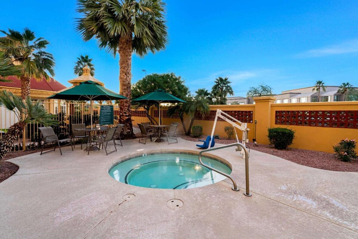 Comfort and Convenience! 4 Great Units, Pool