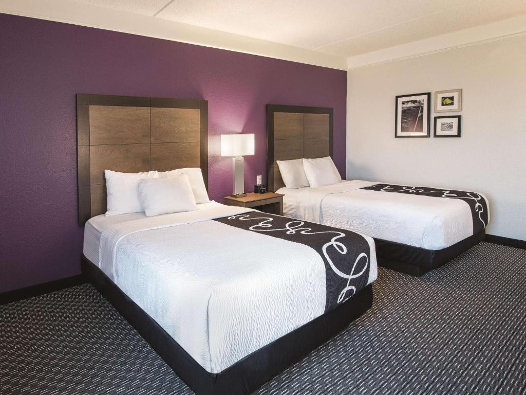 4 x 2 Double Beds, NS at La Quinta Inn-Arlington