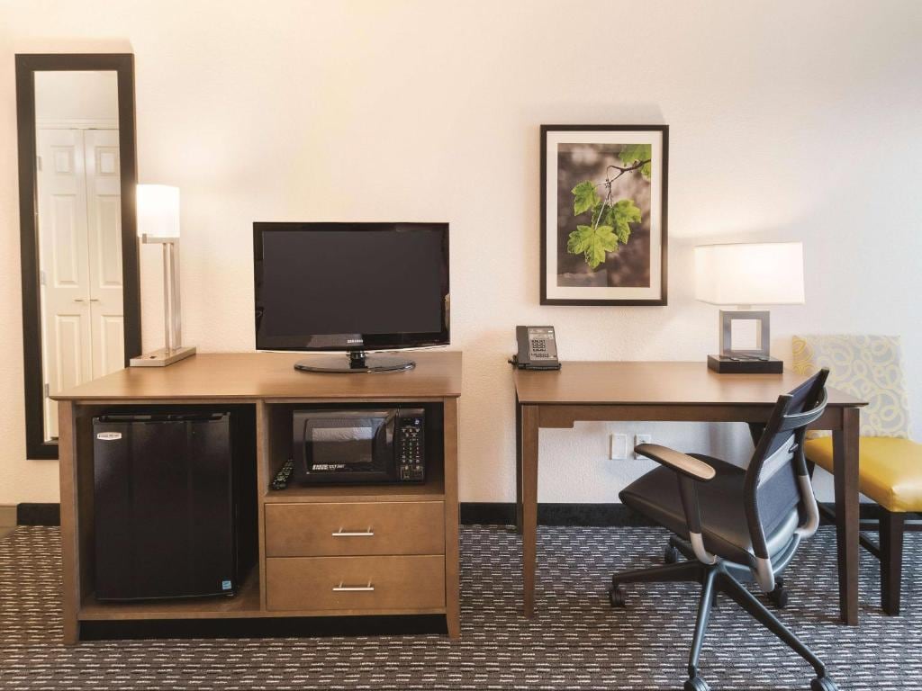 Enjoy a Hassle-Free Stay! 4 Comfortable Units