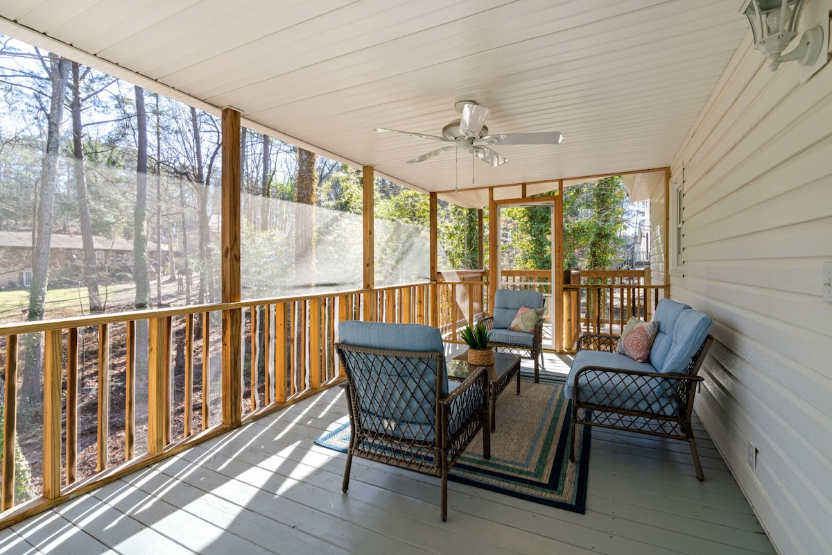 Decked Out Getaway: Pine MTN Trail, Pet Friendly