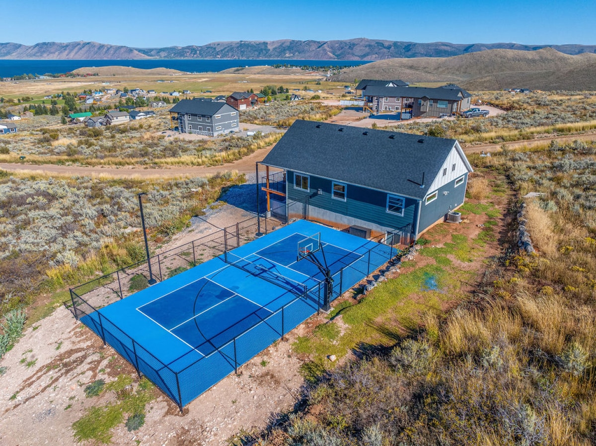 Private B-Ball, Pickleball court & Hot Tub! Pool!