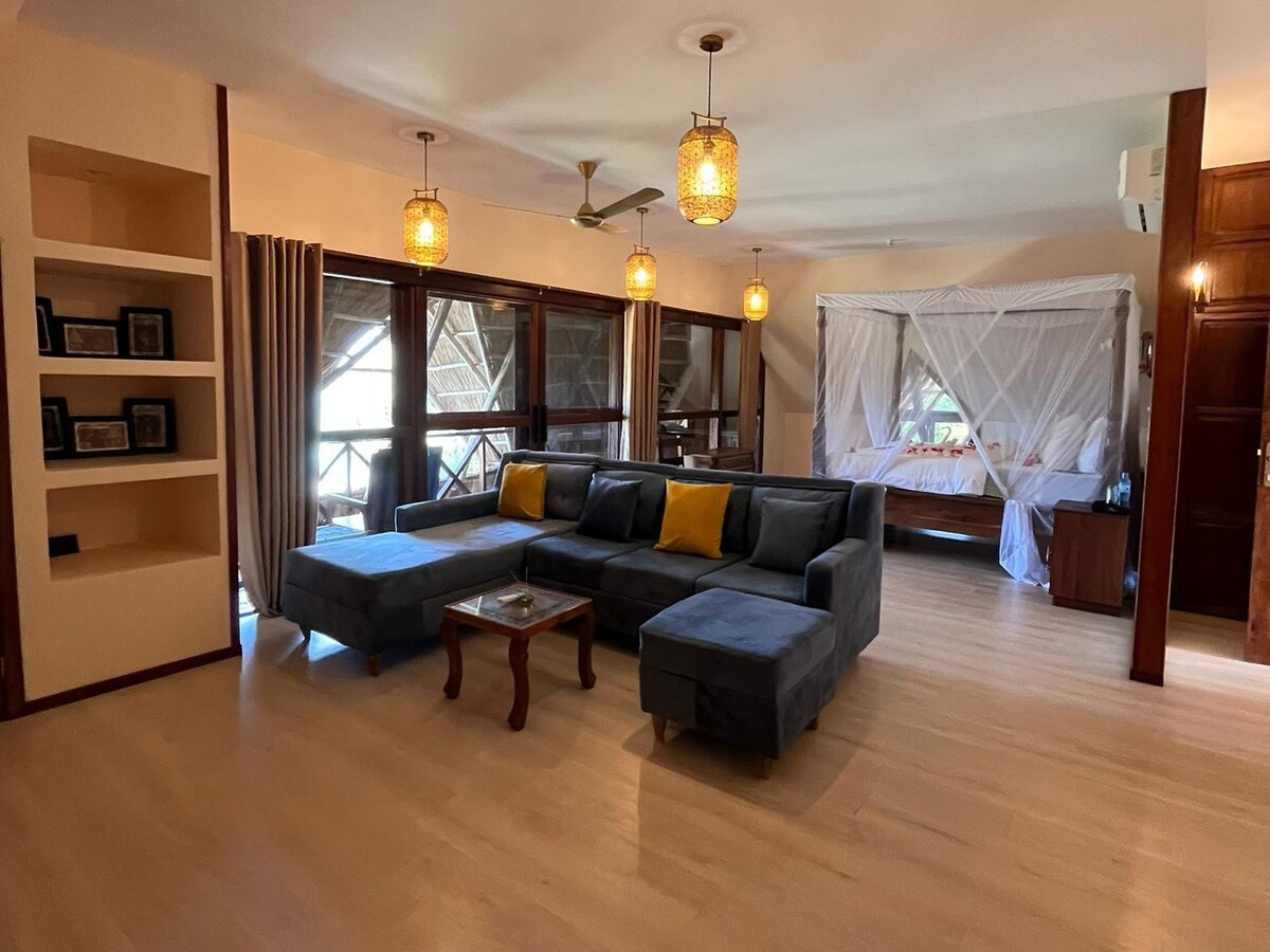 Superior Double & Twin Rooms at Castaway Residence