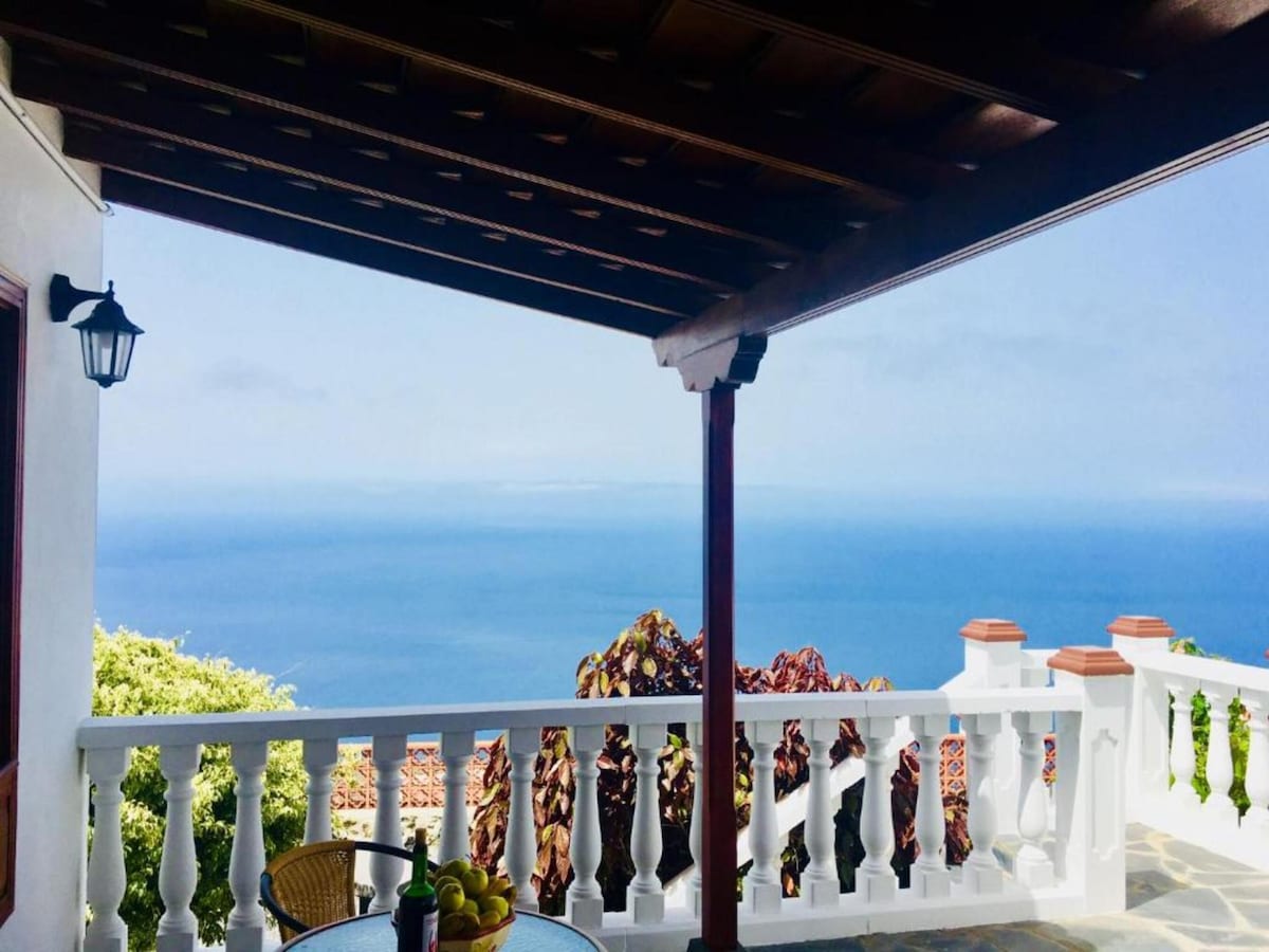 Casa con vista al mar y montaña, wifi, Barbacoa